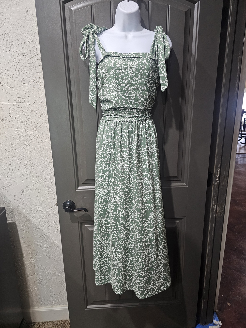 Green Floral Tie-Shoulder Maxi Dress